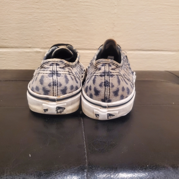 Vans - Picture 6 of 7